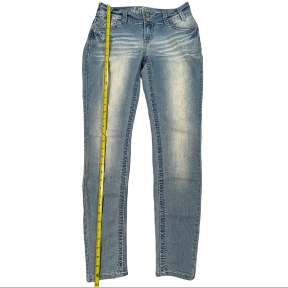 Wallflower vintage size 3 light wash distressed skinny jeans double button EUC - Picture 15 of 15